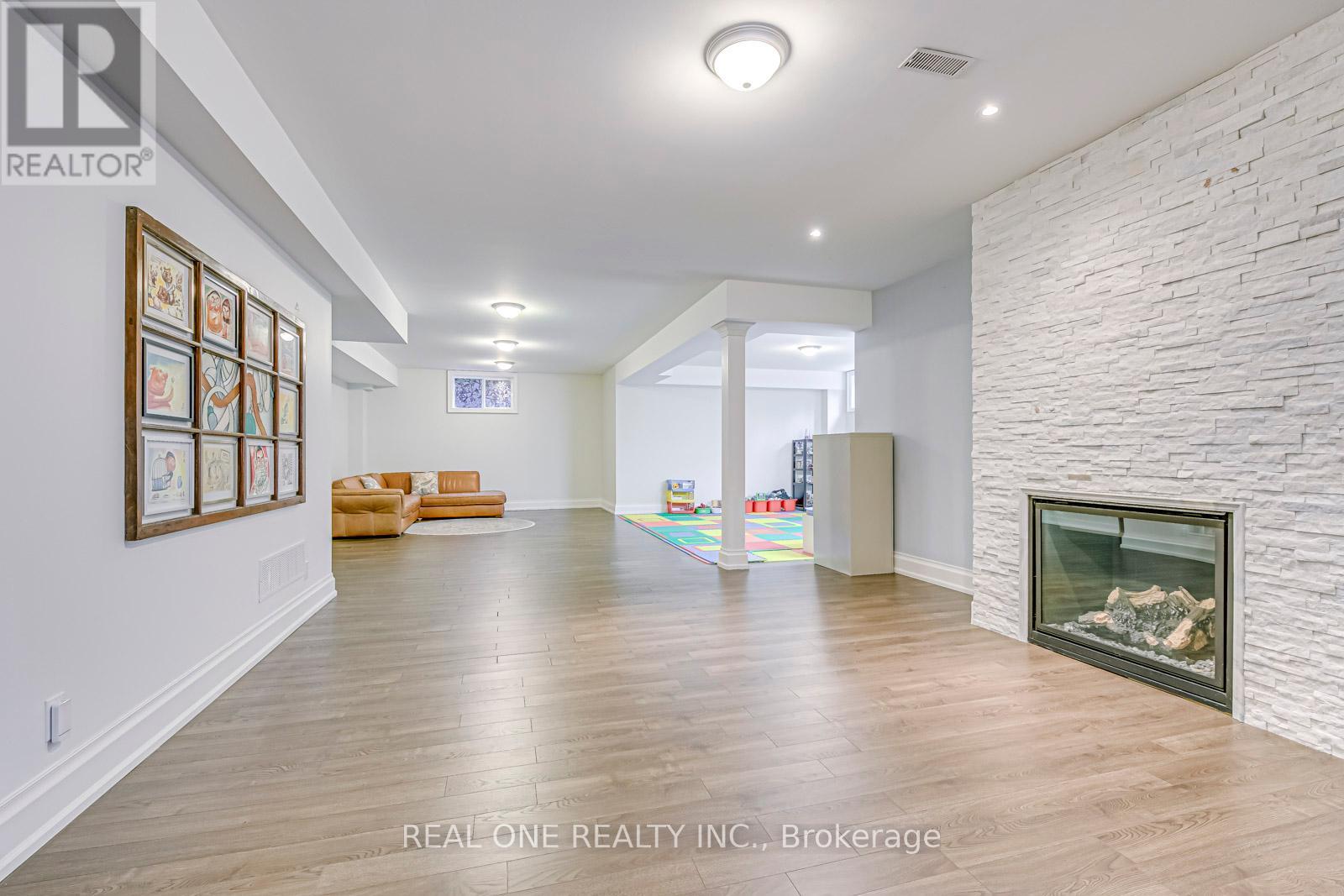 332 Sawyer Road, Oakville (Wo West), Ontario  L6L 3N7 - Photo 33 - W12222420