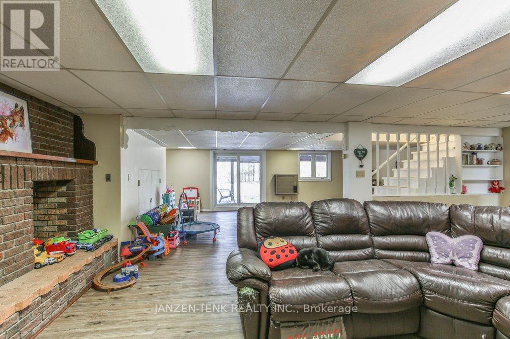 37456 Talbot Line, Southwold (Frome), Ontario  N0L 2E0 - Photo 30 - X12222458