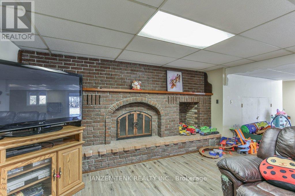 37456 Talbot Line, Southwold (Frome), Ontario  N0L 2E0 - Photo 31 - X12222458