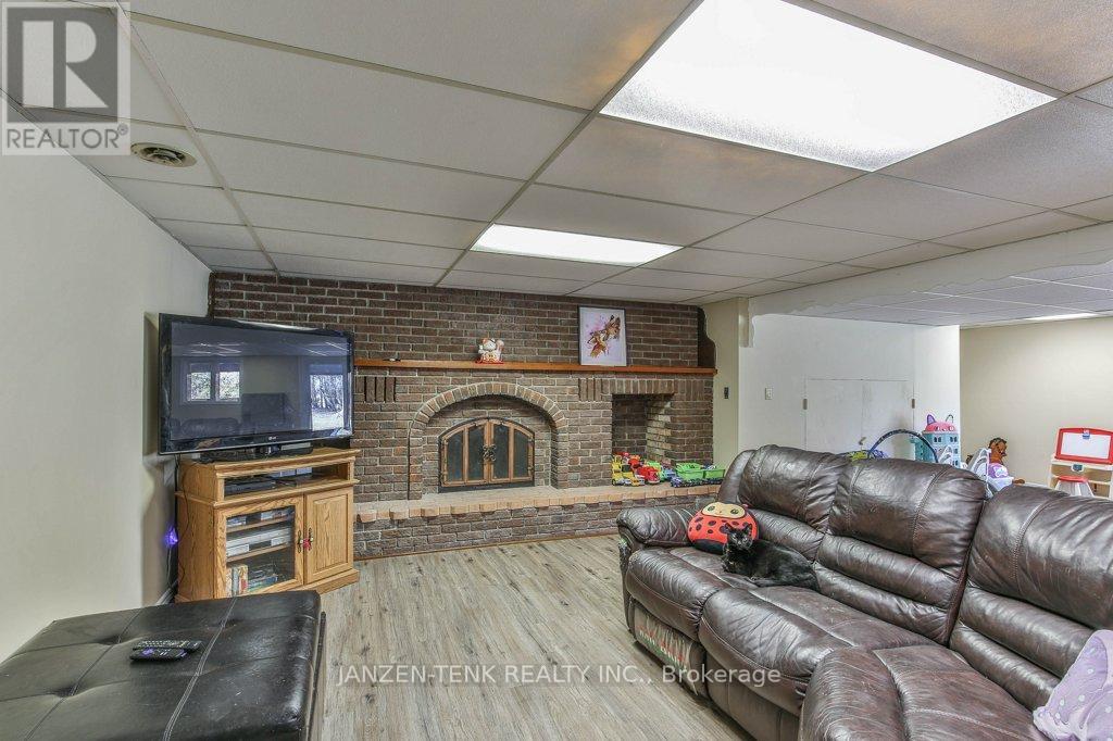 37456 Talbot Line, Southwold (Frome), Ontario  N0L 2E0 - Photo 32 - X12222458
