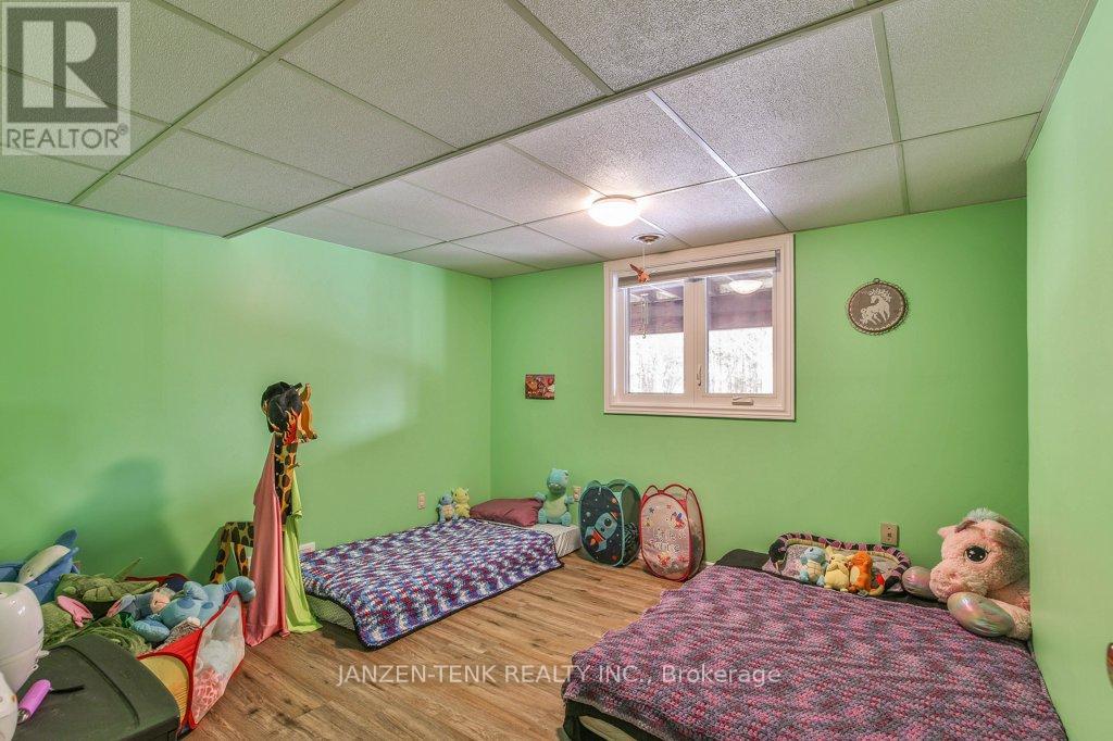 37456 Talbot Line, Southwold (Frome), Ontario  N0L 2E0 - Photo 38 - X12222458