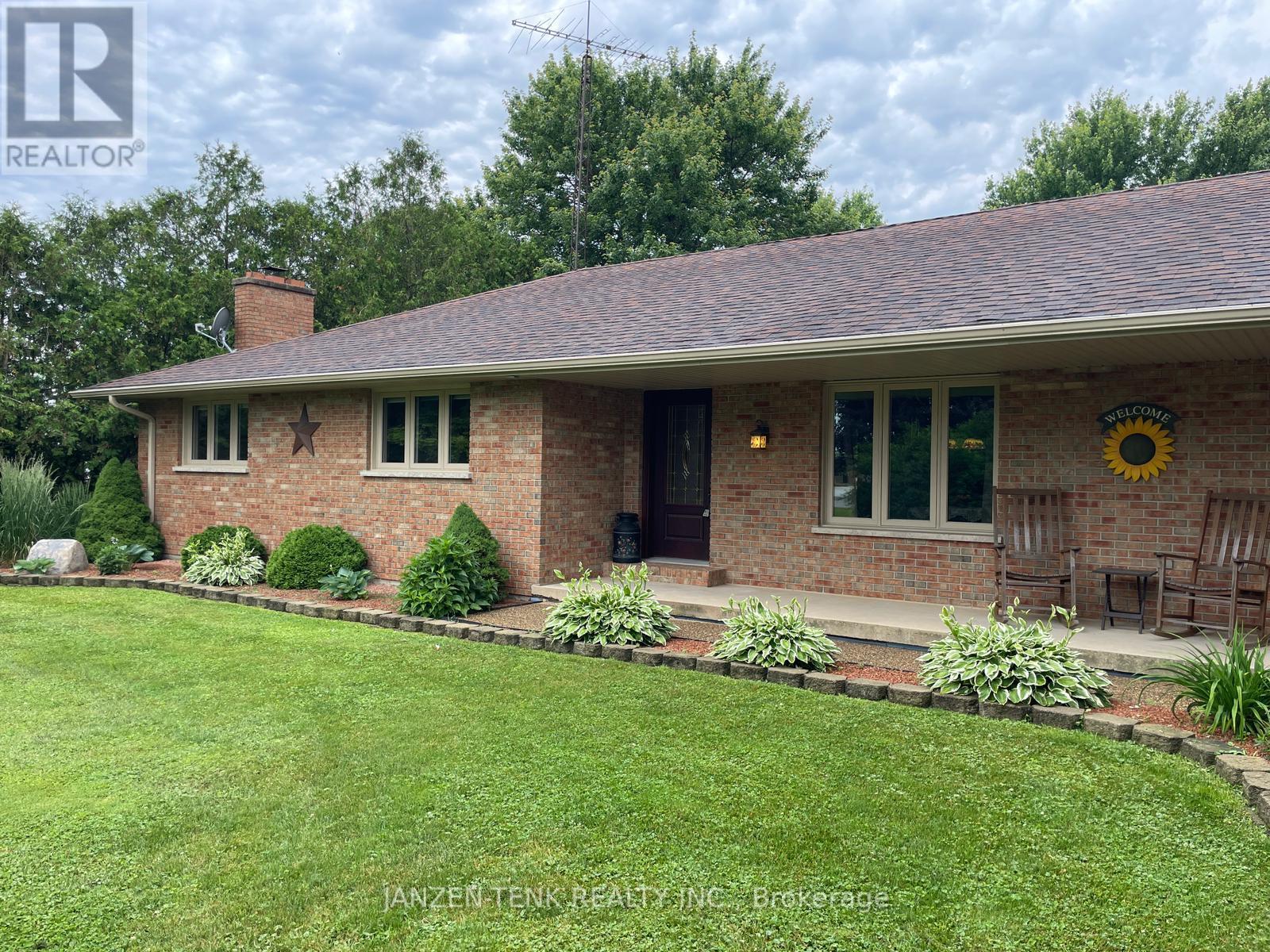 37456 Talbot Line, Southwold (Frome), Ontario  N0L 2E0 - Photo 4 - X12222458