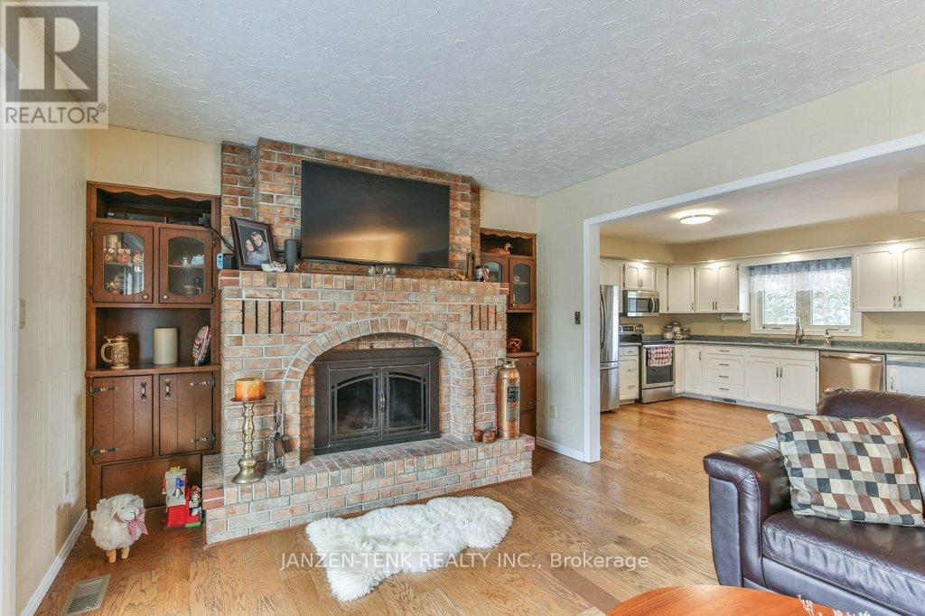 37456 Talbot Line, Southwold (Frome), Ontario  N0L 2E0 - Photo 8 - X12222458