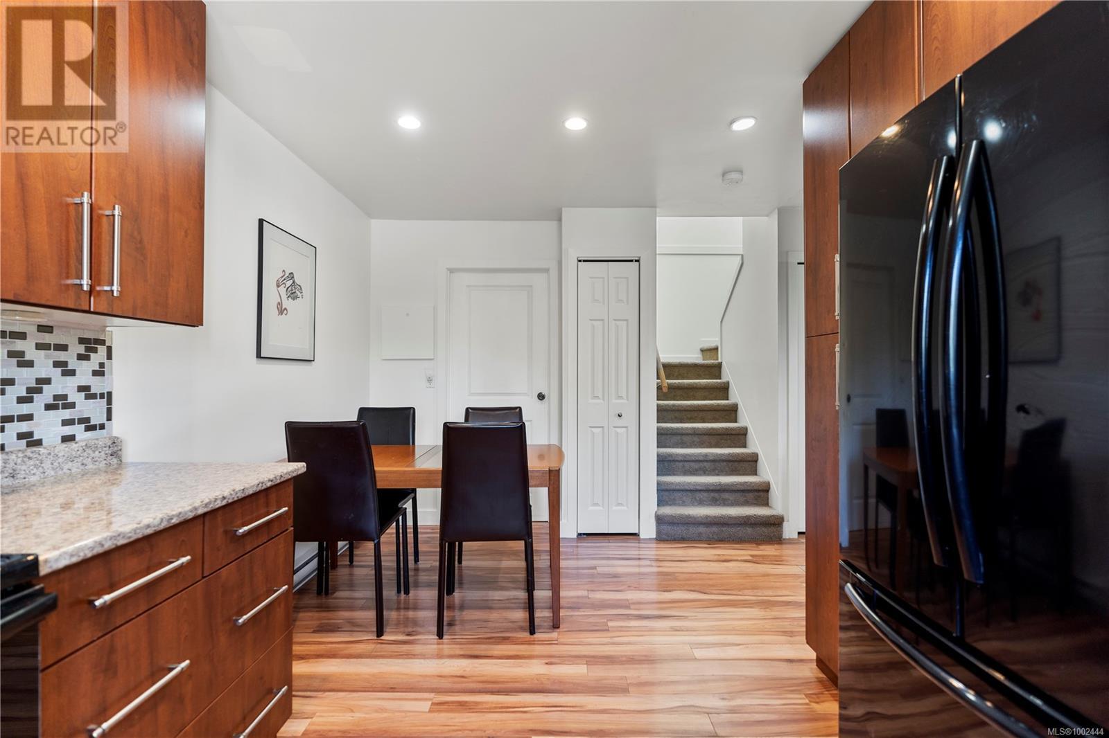 Property at 114 984 Dunford Ave image 5