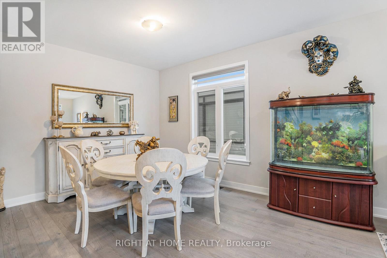 Property at 203 OSTERLEY WAY image 4