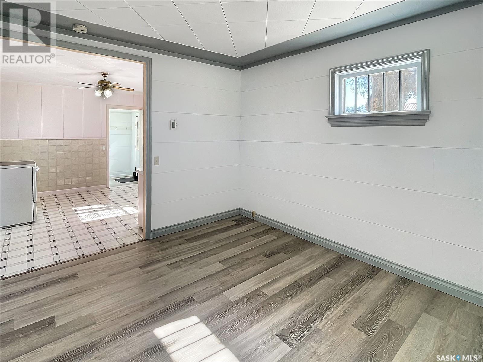239 Railway Avenue, Vibank, Saskatchewan  S0G 4Y0 - Photo 10 - SK008866