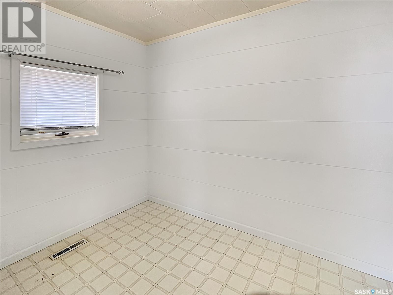 239 Railway Avenue, Vibank, Saskatchewan  S0G 4Y0 - Photo 13 - SK008866
