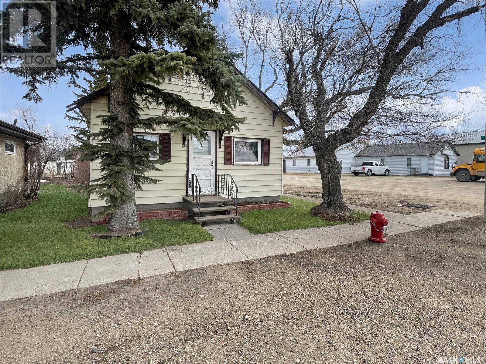Property at 239 Railway AVENUE image 1