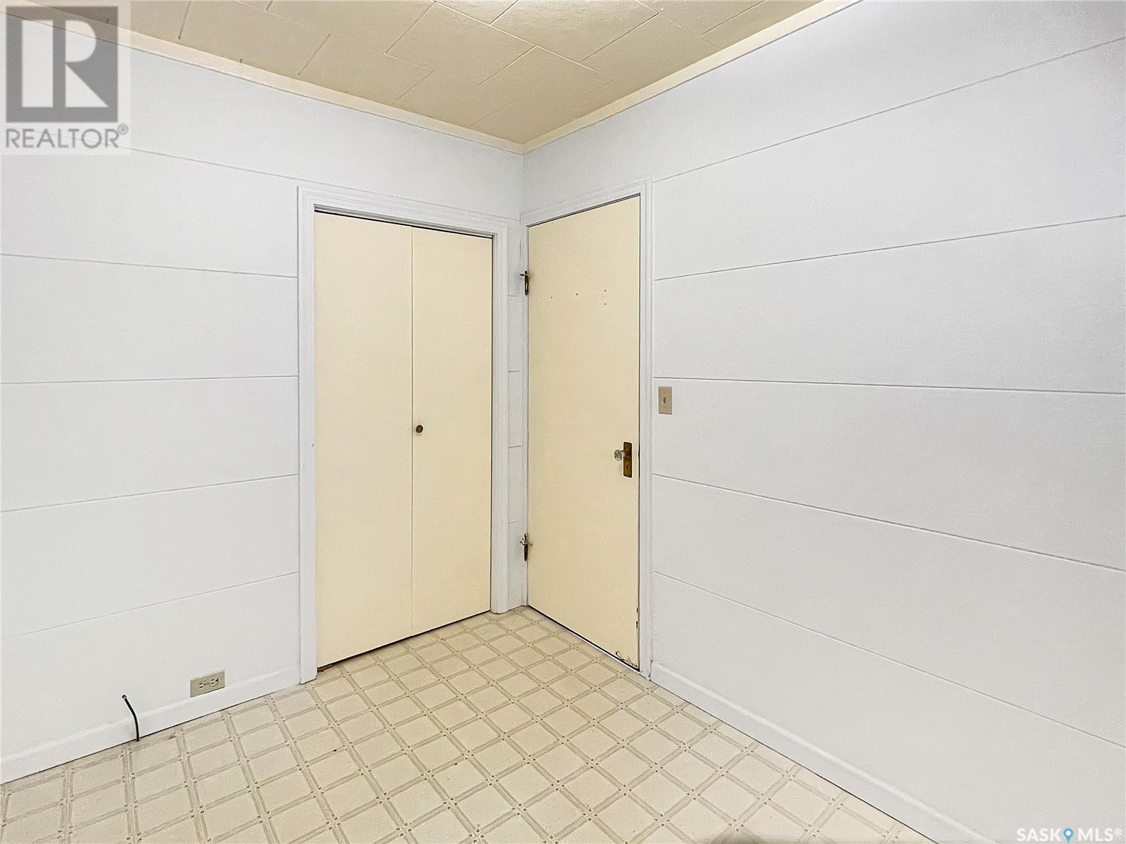239 Railway Avenue, Vibank, Saskatchewan  S0G 4Y0 - Photo 11 - SK008866