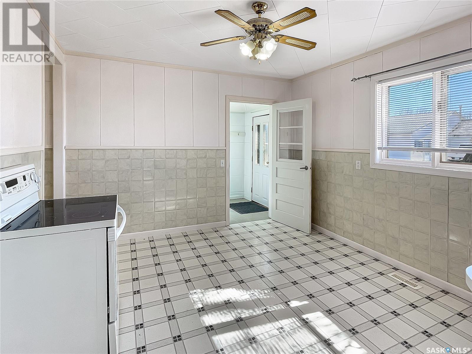 239 Railway Avenue, Vibank, Saskatchewan  S0G 4Y0 - Photo 8 - SK008866