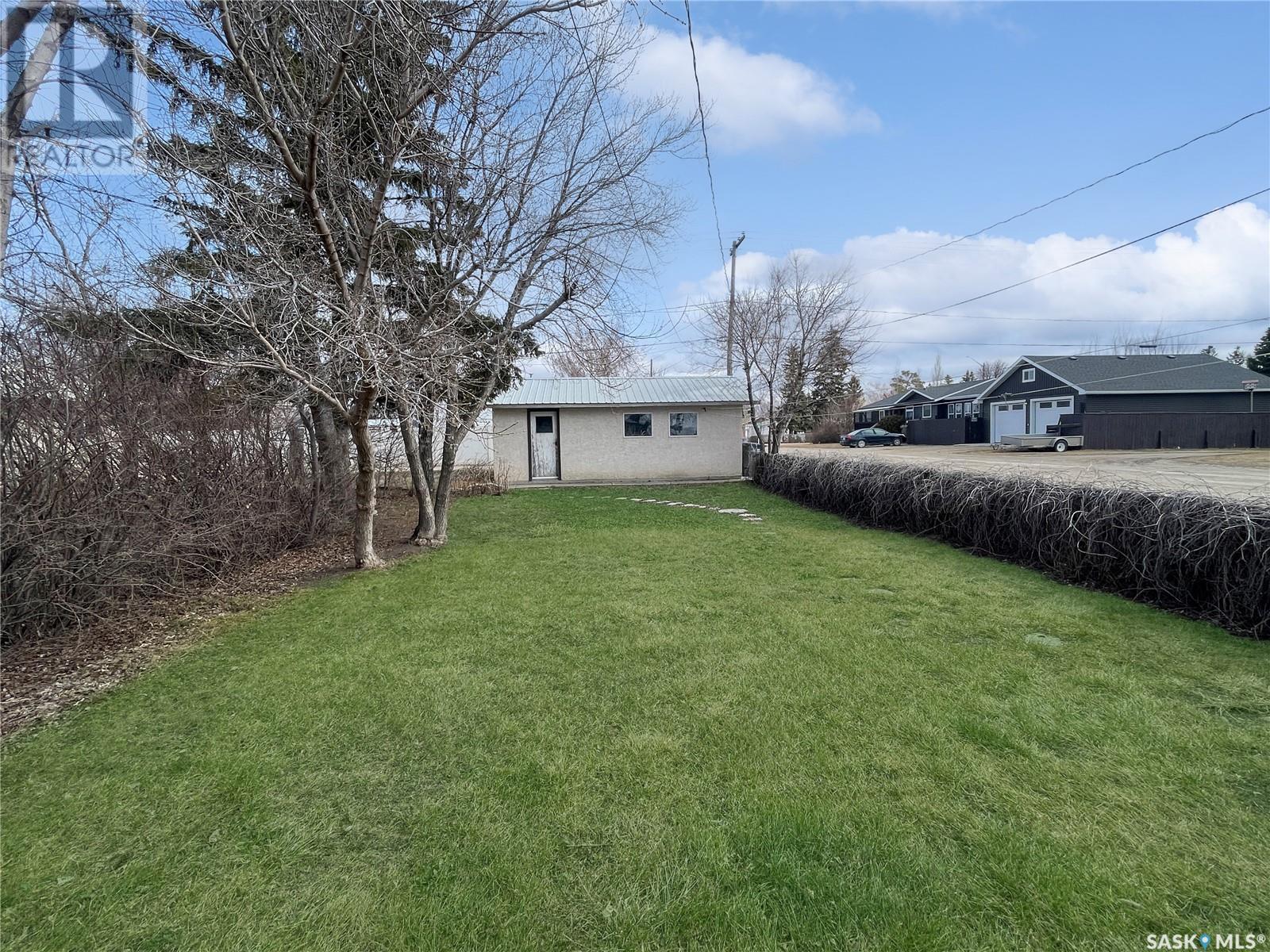 Property at 239 Railway AVENUE image 5