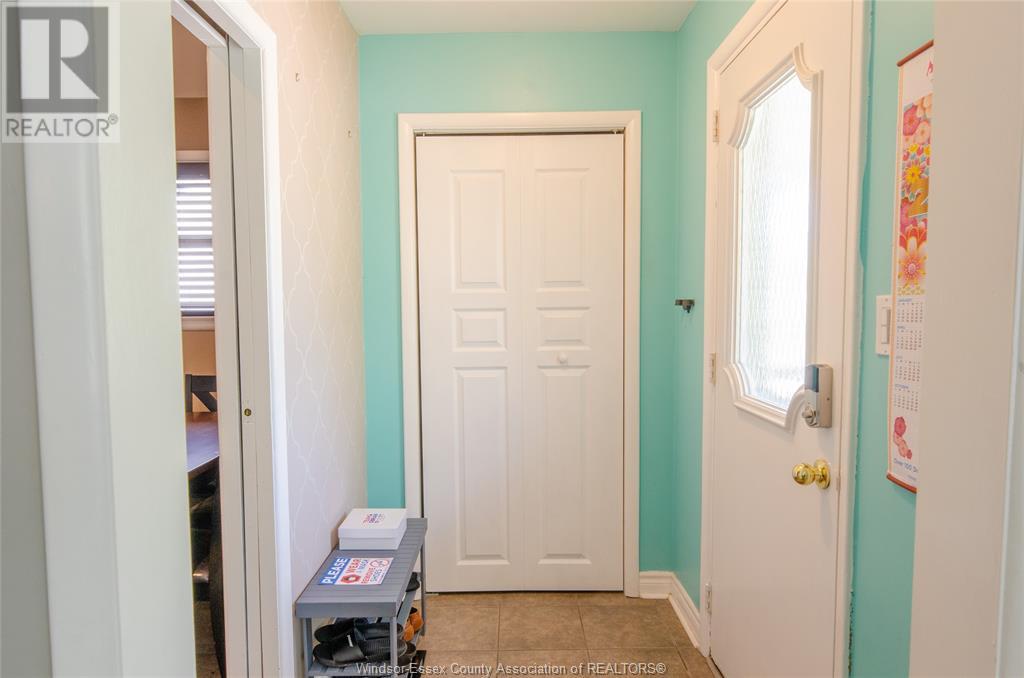 Property at 1077 FAIRVIEW image 4