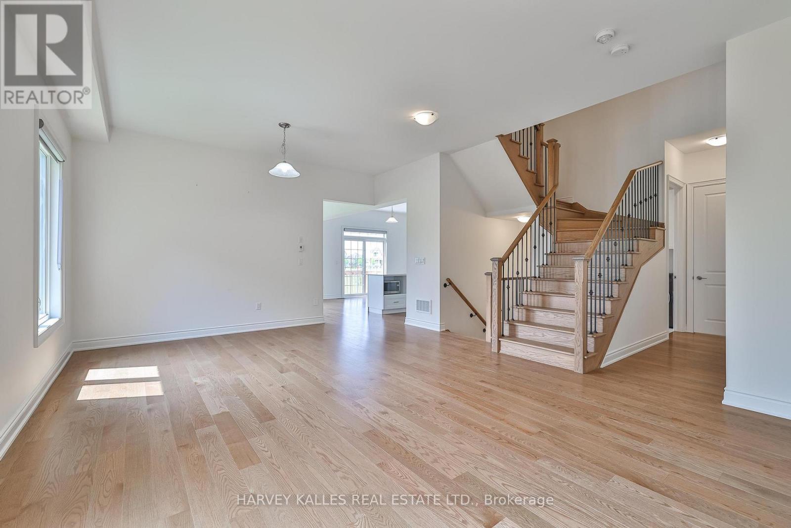 Property at 4 MEADOW VISTA CRESCENT image 4