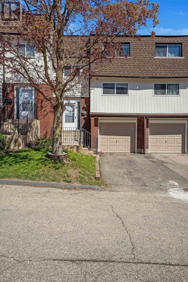 Property at 27 - 281 BLUEVALE STREET N image 3