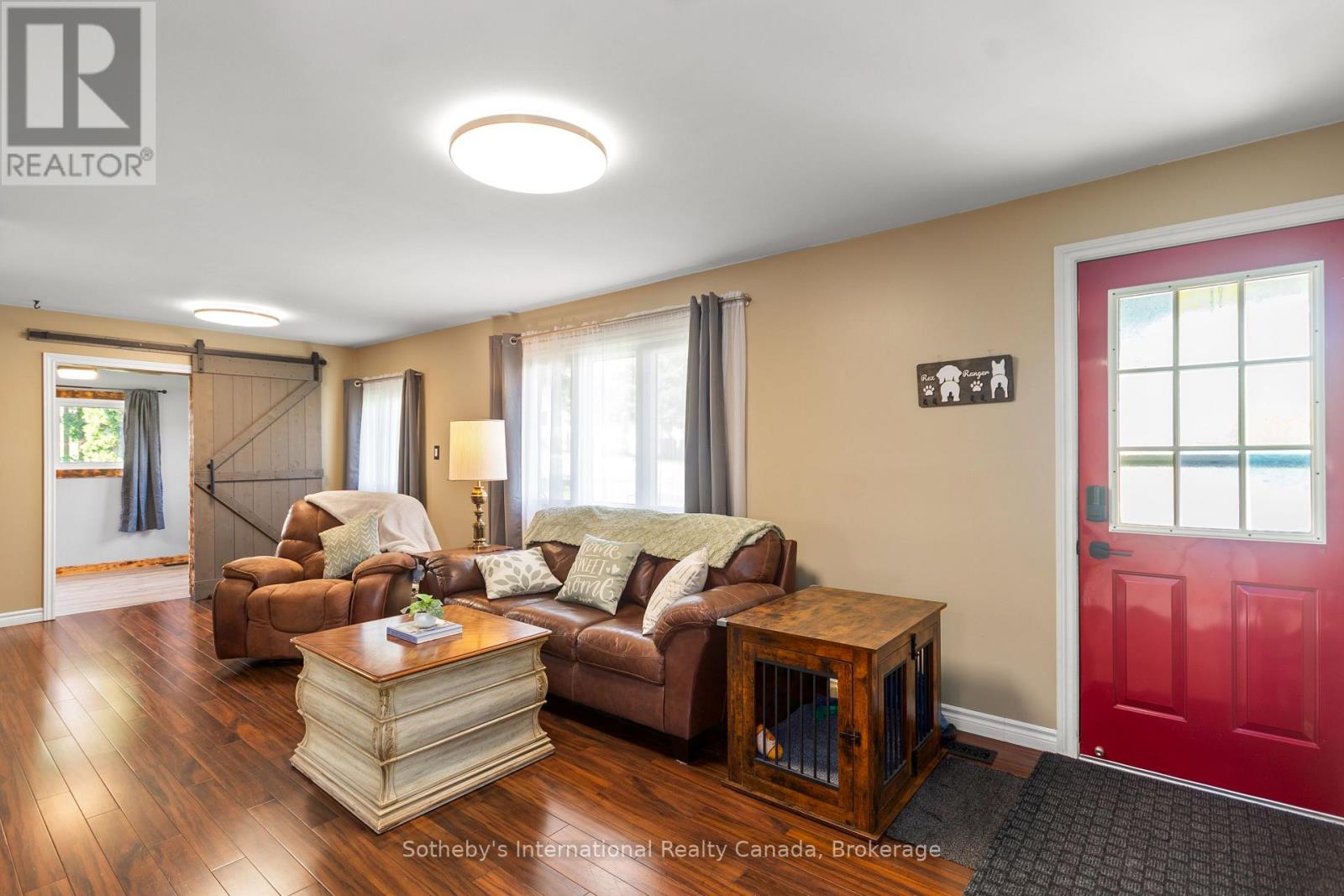 Property at 659 VICTORIA STREET image 2
