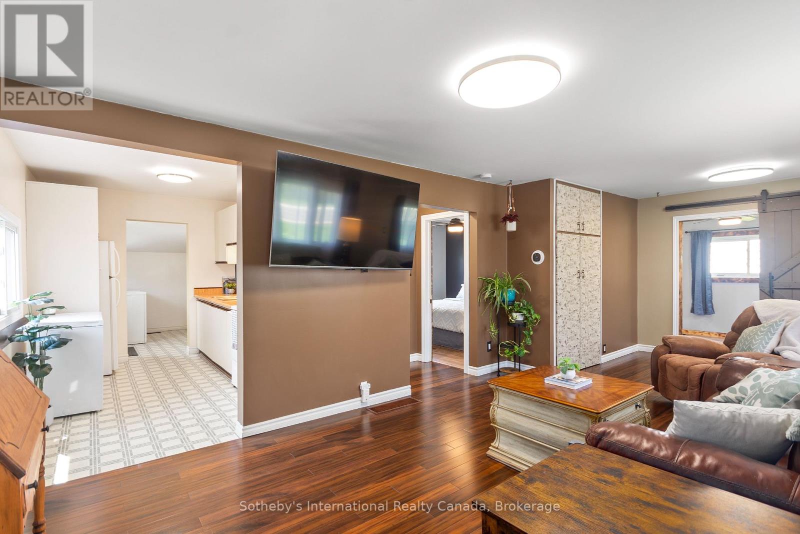 Property at 659 VICTORIA STREET image 3