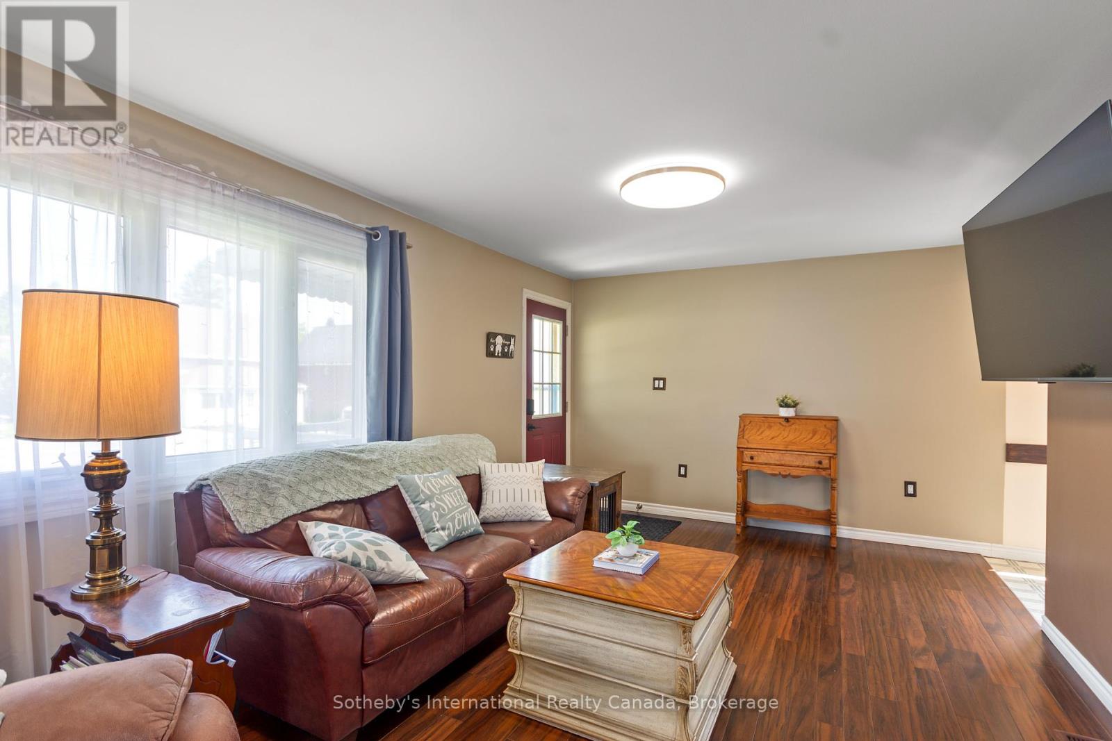 Property at 659 VICTORIA STREET image 5