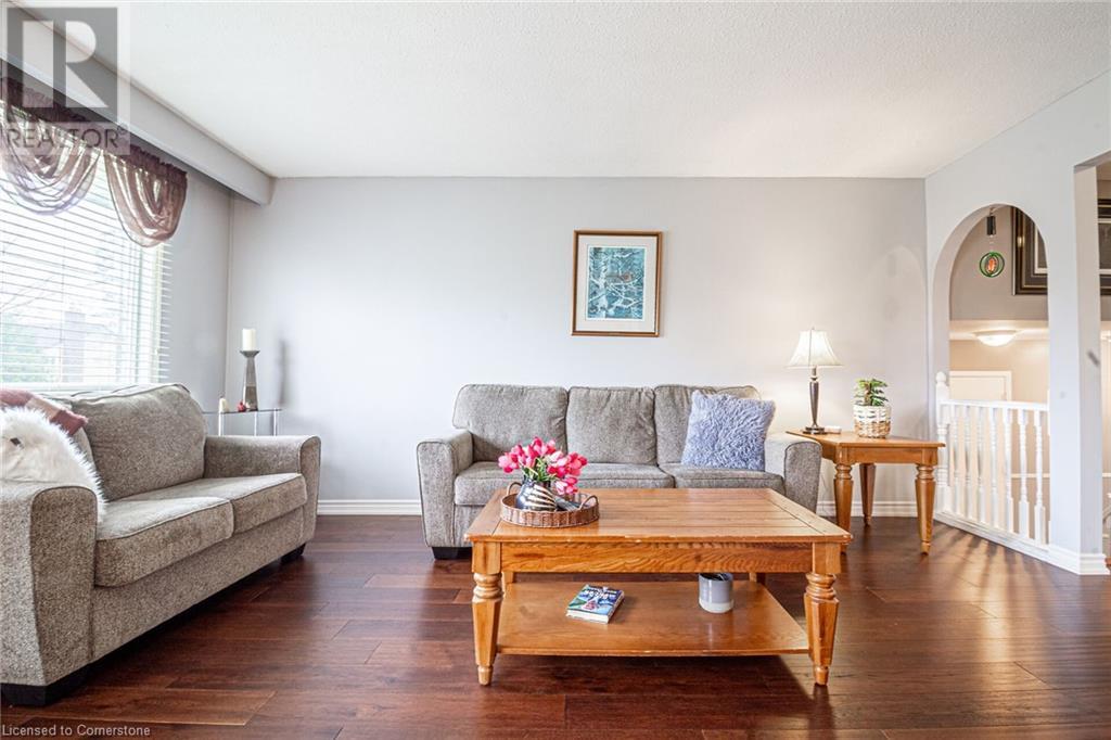Property at 700 WOODVIEW Road image 4