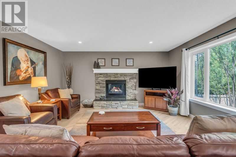 Property at 282 Mt Norquay Park SE image 4