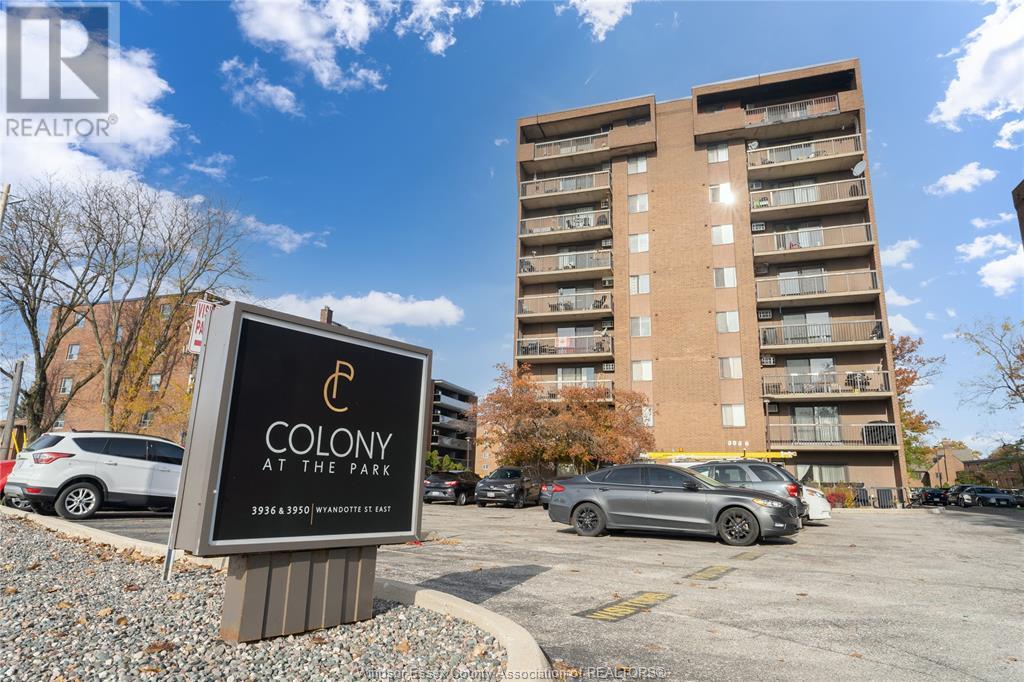 Property at 3936 WYANDOTTE STREET East Unit# 501 image 5