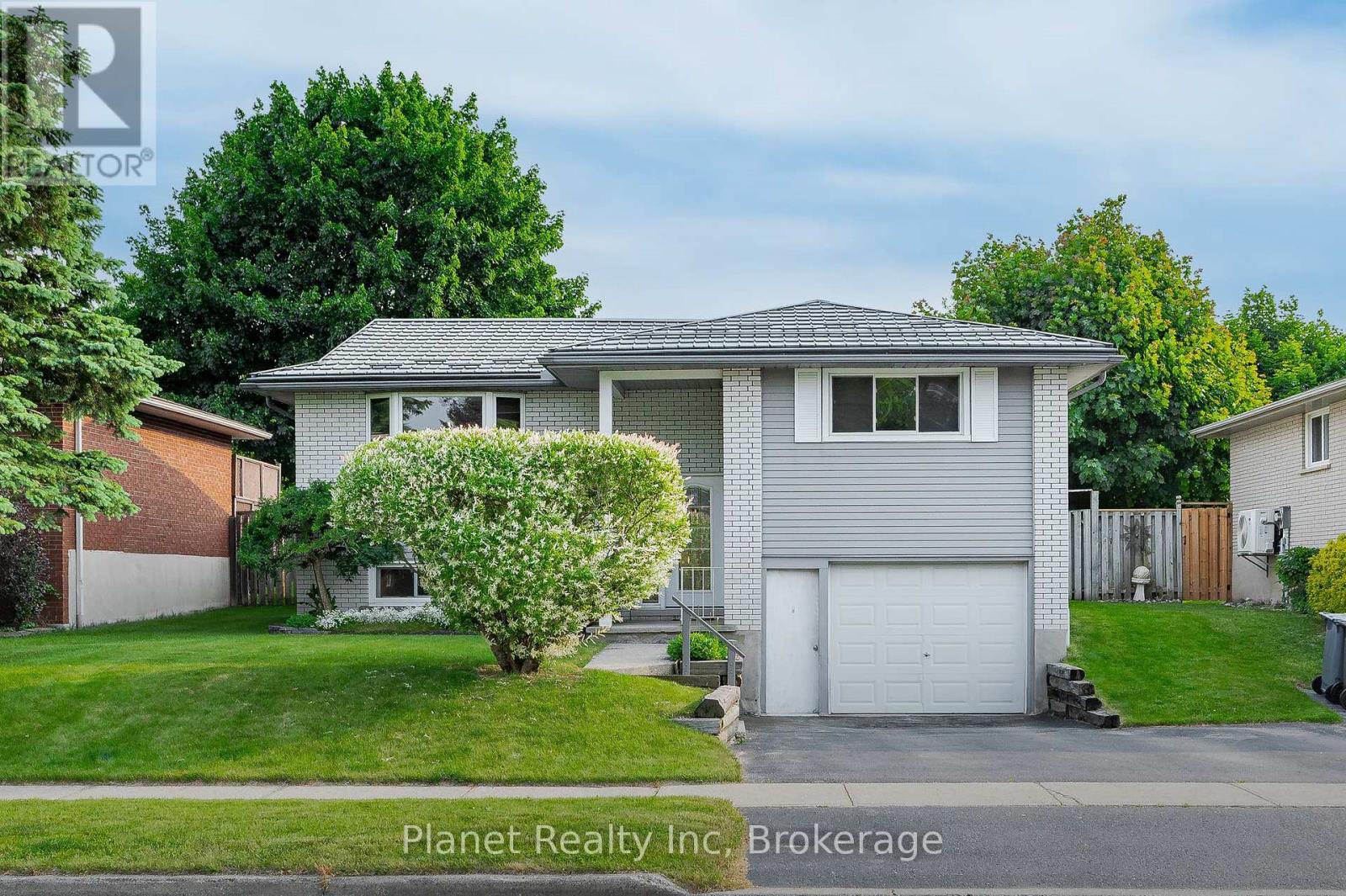 Property at 48 UPLANDS PLACE image 2