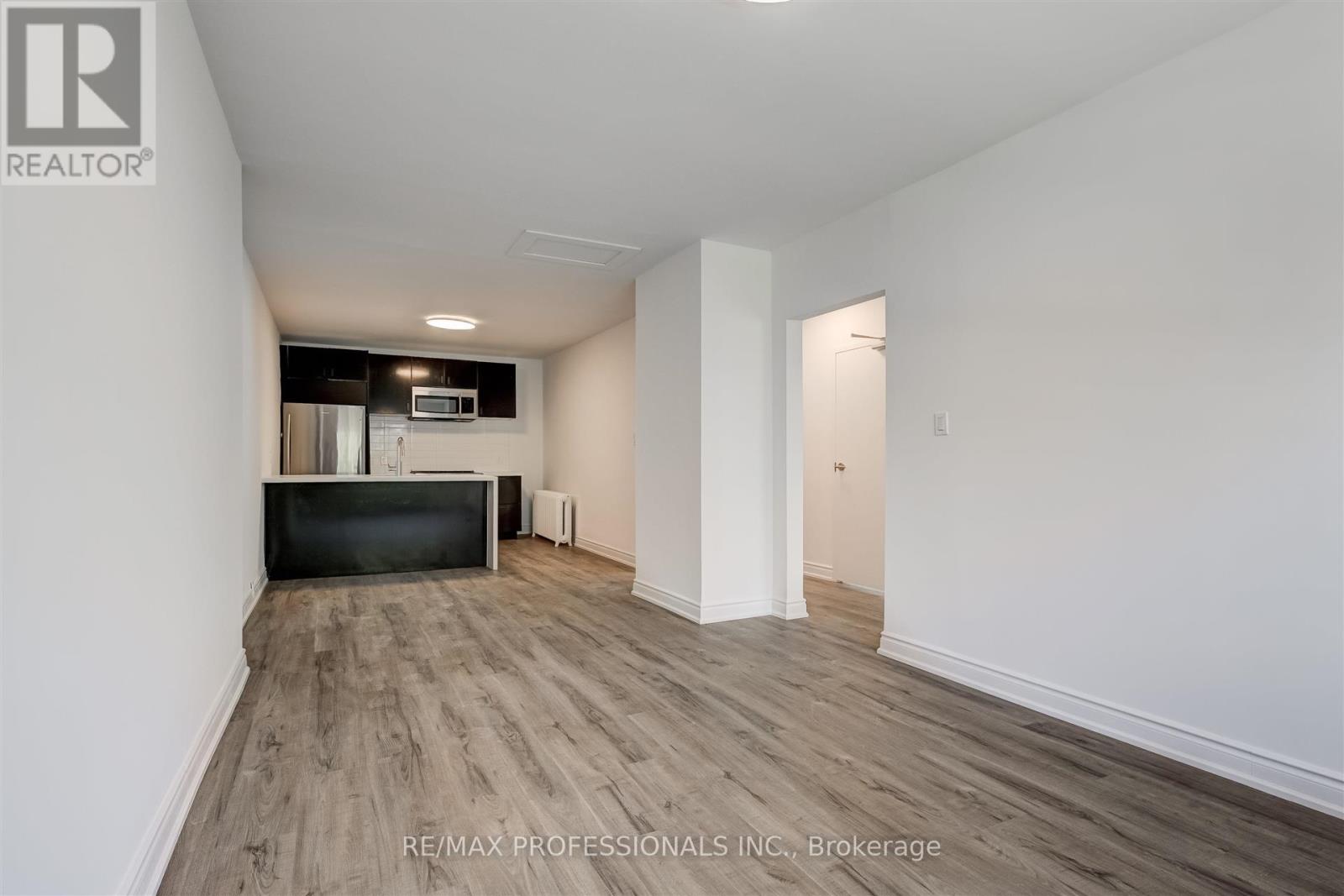 Property at 636 RUNNYMEDE ROAD image 4