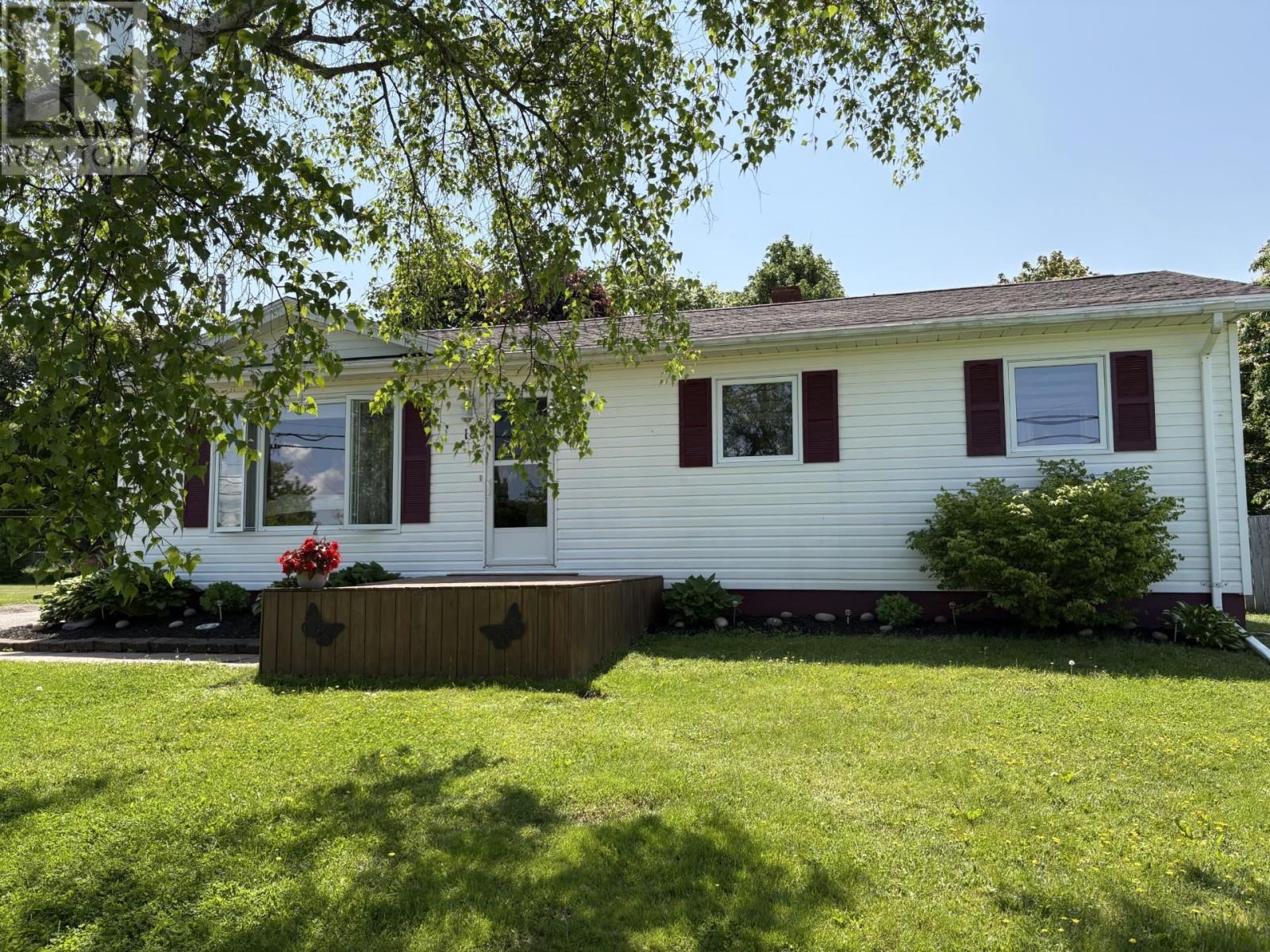 Property at 18 MacIntosh Drive image 3