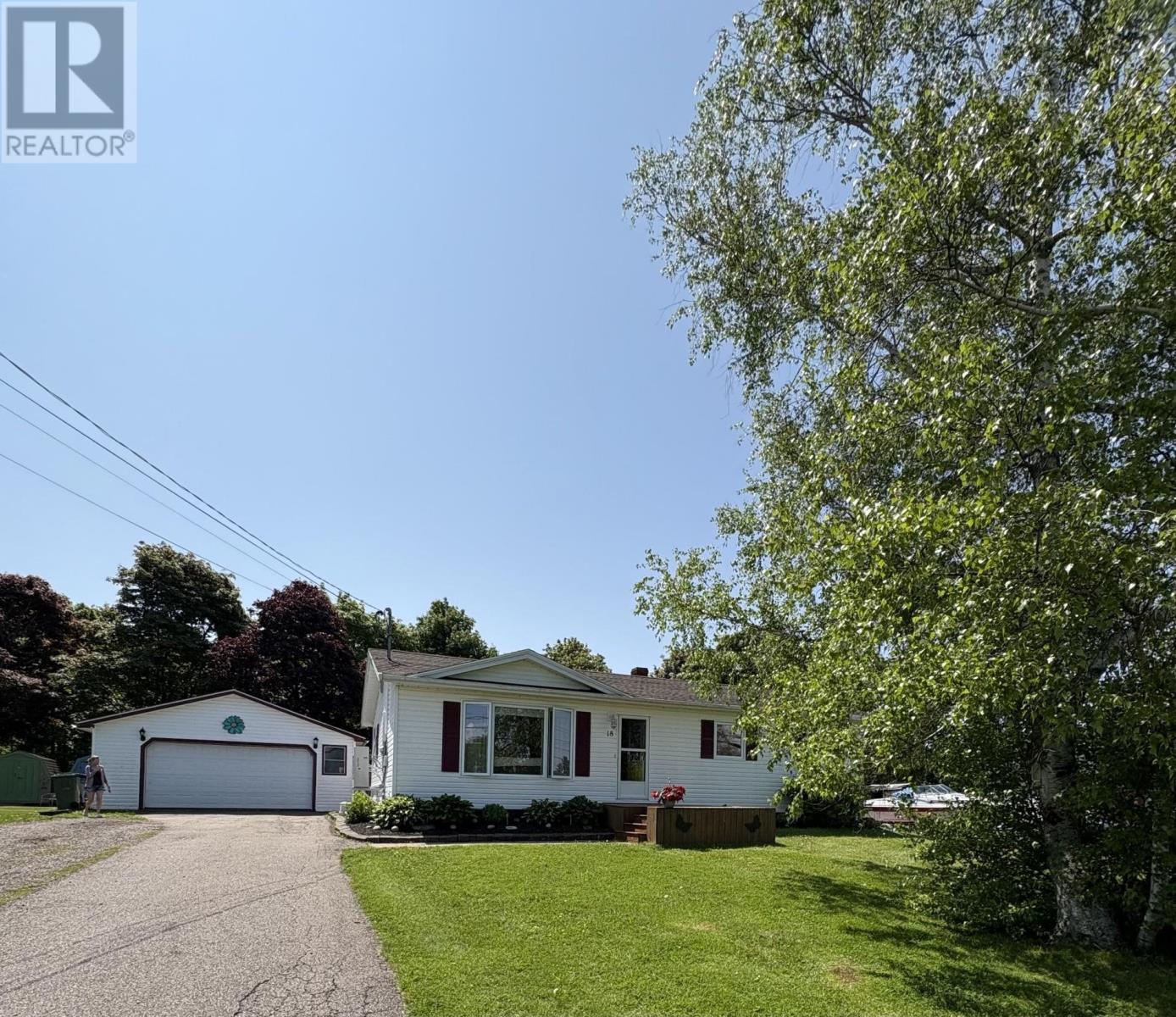 Property at 18 MacIntosh Drive image 5