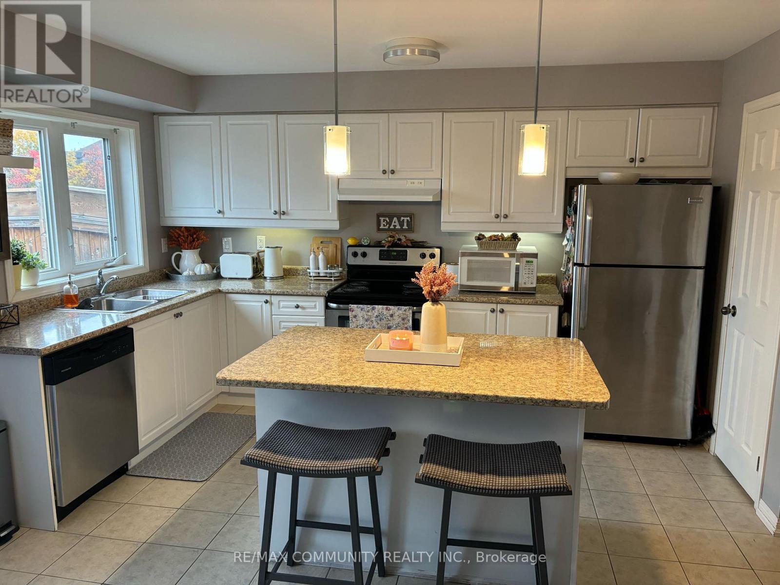 56 Farmstead Drive, Clarington (Bowmanville), Ontario  L1C 0K9 - Photo 7 - E12222555
