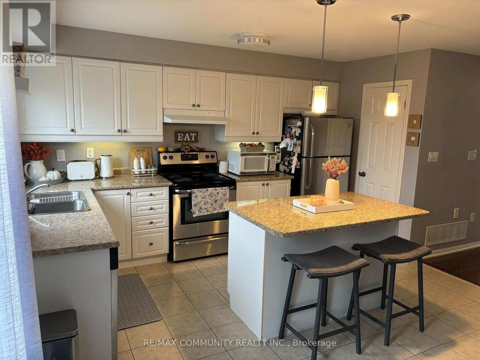 56 Farmstead Drive, Clarington (Bowmanville), Ontario  L1C 0K9 - Photo 8 - E12222555