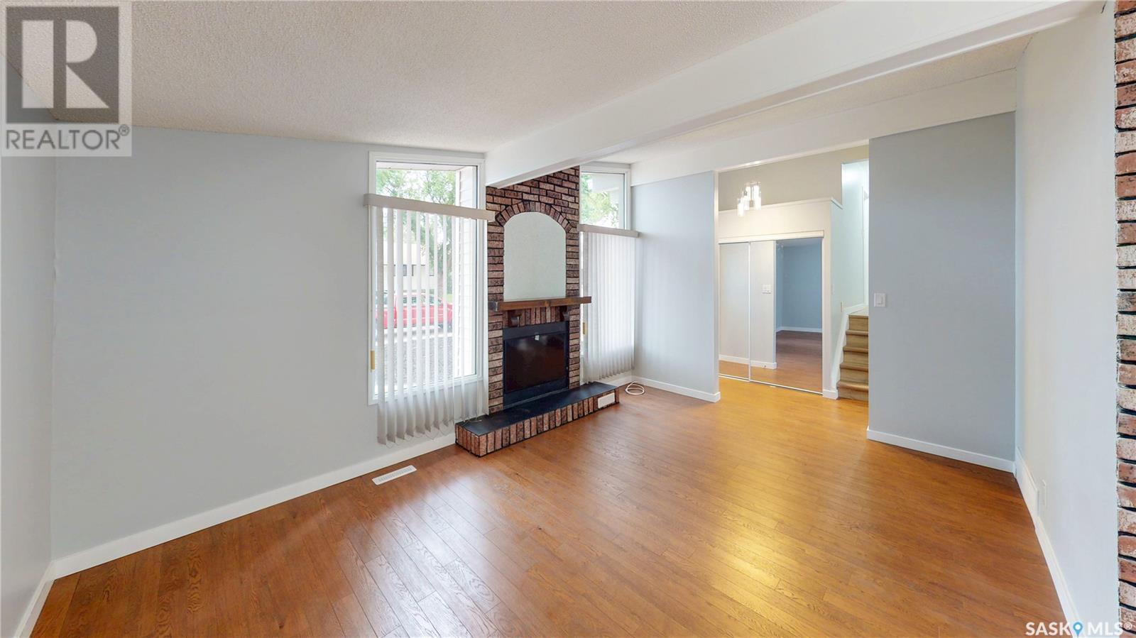 Property at 227 Hanley CRESCENT image 2