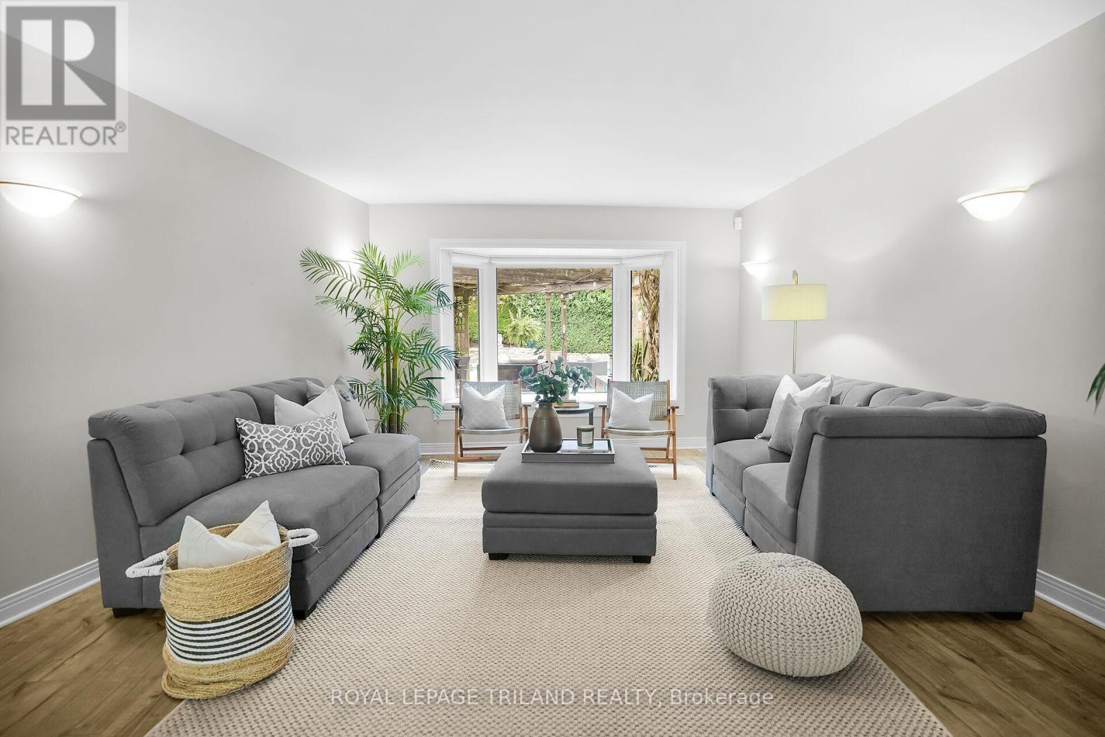 Property at 770 CLEARVIEW CRESCENT image 4