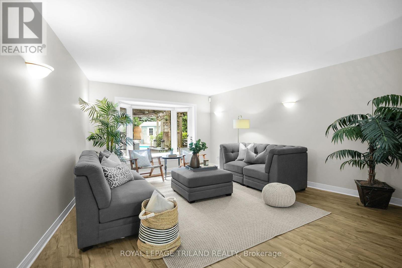 Property at 770 CLEARVIEW CRESCENT image 5