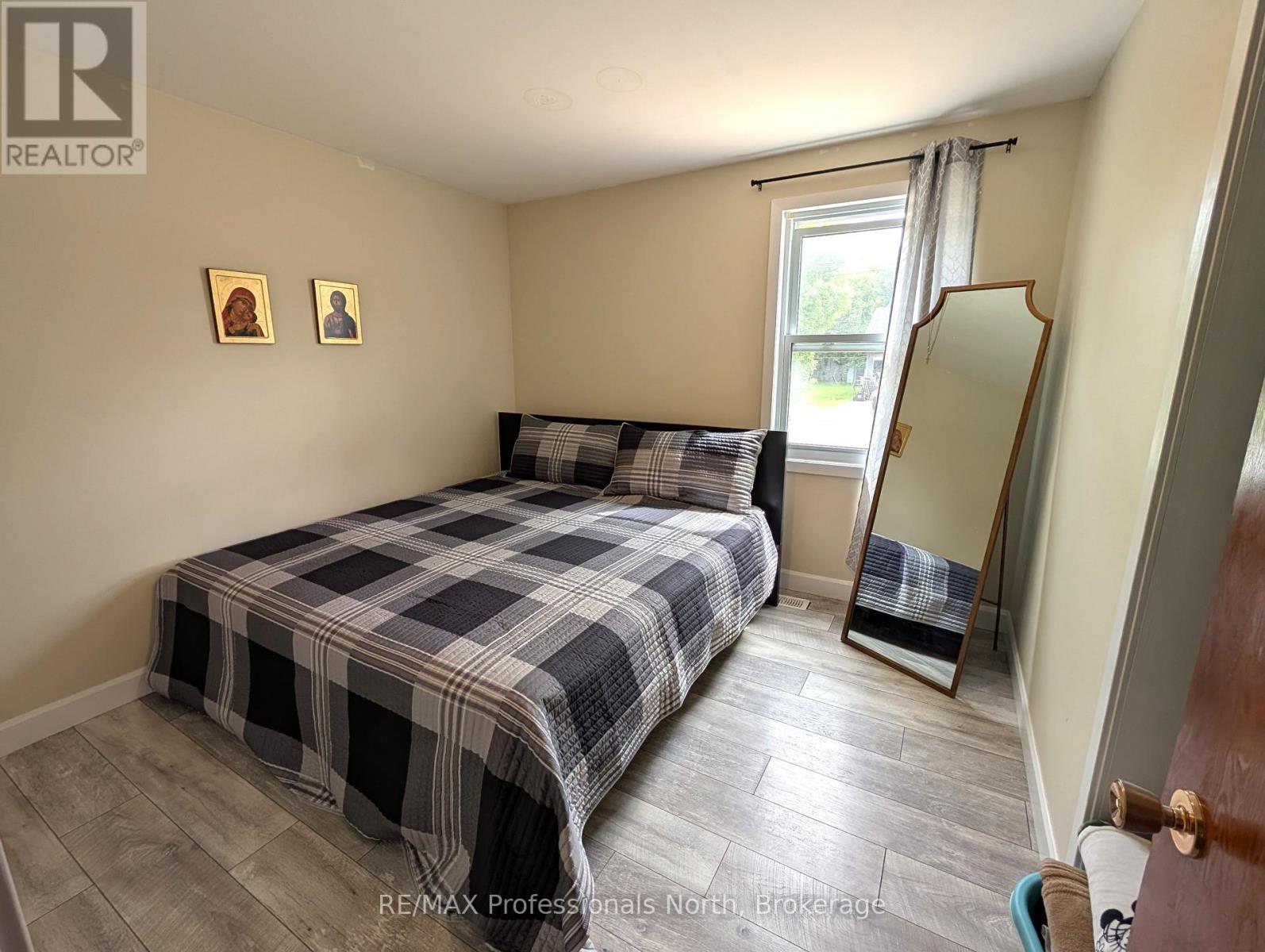 27 Lincoln Avenue, South River, Ontario  P0A 1X0 - Photo 16 - X12222650