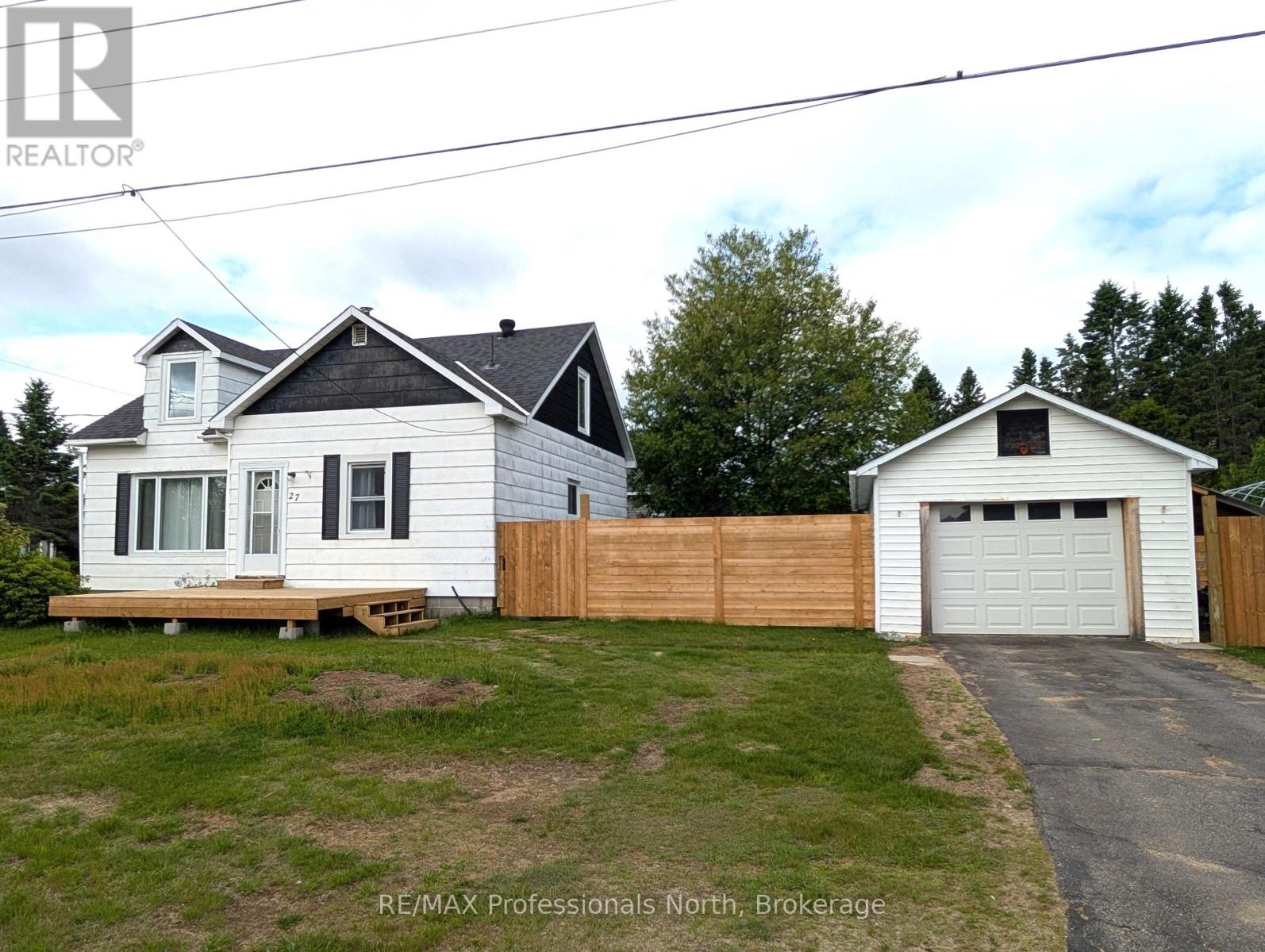 27 Lincoln Avenue, South River, Ontario  P0A 1X0 - Photo 2 - X12222650