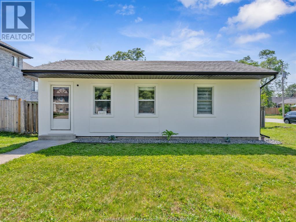 Property at 1605 ST. CLAIR image 2