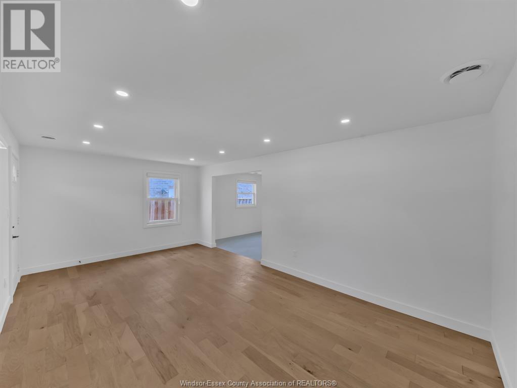 Property at 1605 ST. CLAIR image 5