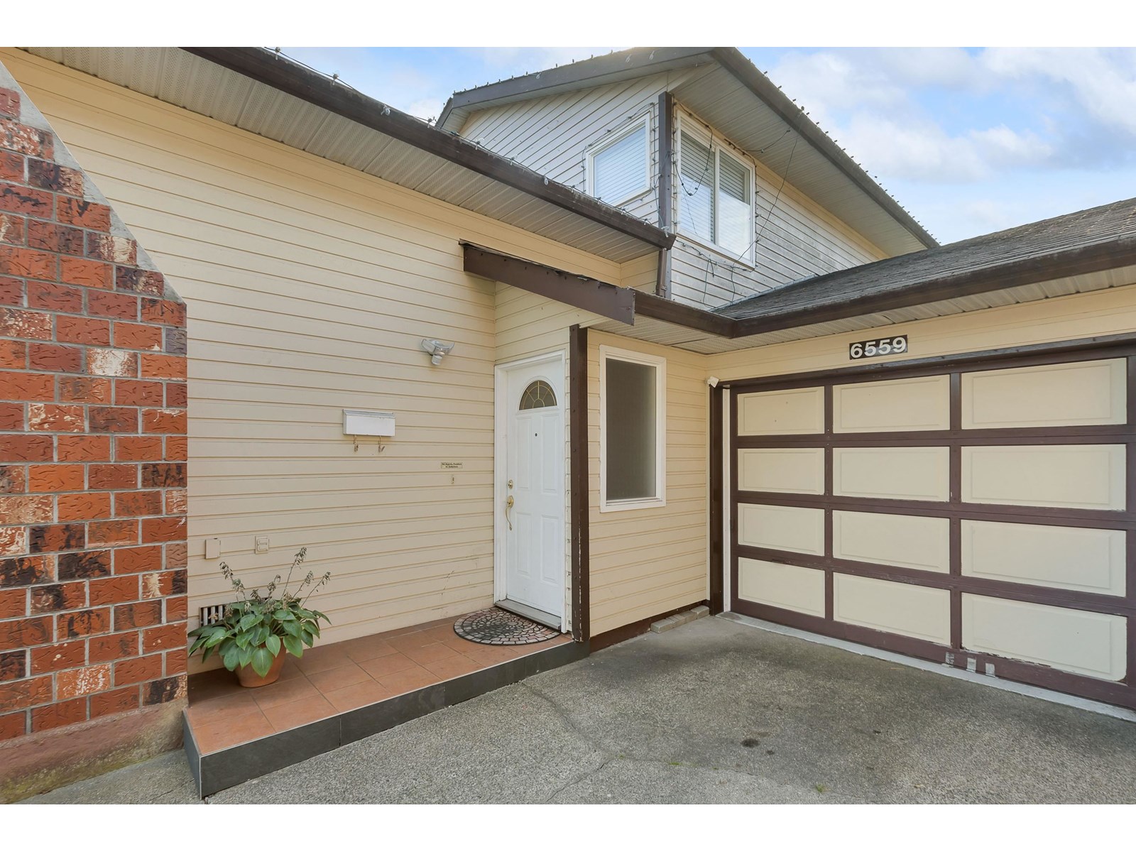 Property at 6559 131 STREET image 3