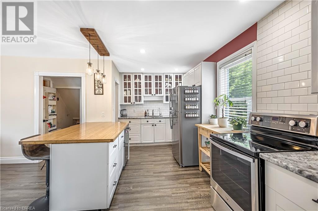 Property at 14 BARKER Street image 5