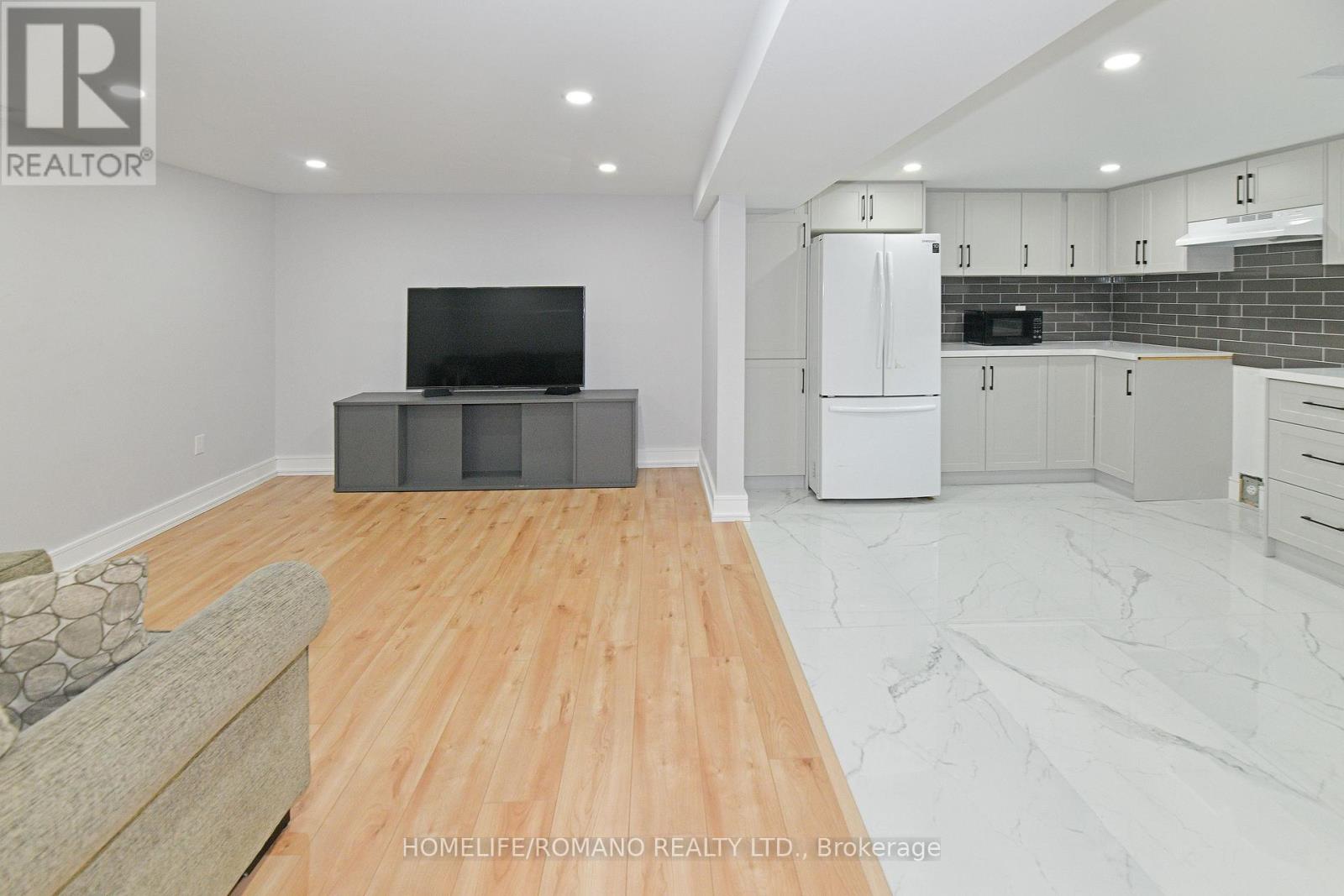 826 Krosno Boulevard W, Pickering (Bay Ridges), Ontario  L1W 1G9 - Photo 23 - E12222712