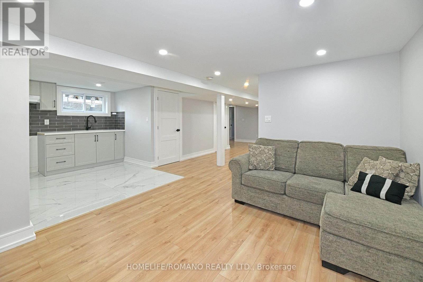 826 Krosno Boulevard W, Pickering (Bay Ridges), Ontario  L1W 1G9 - Photo 25 - E12222712