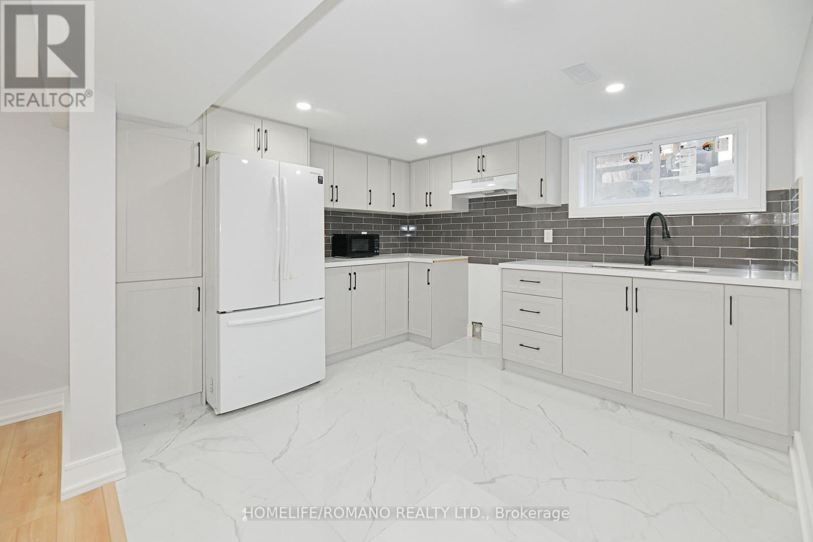 826 Krosno Boulevard W, Pickering (Bay Ridges), Ontario  L1W 1G9 - Photo 27 - E12222712
