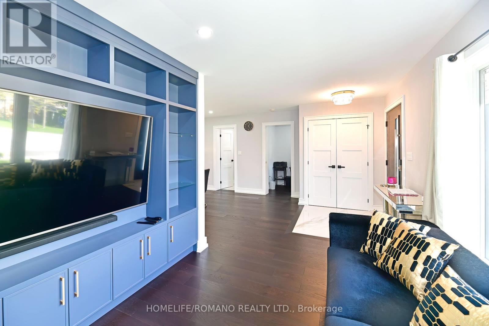 Property at 826 KROSNO BOULEVARD W image 5