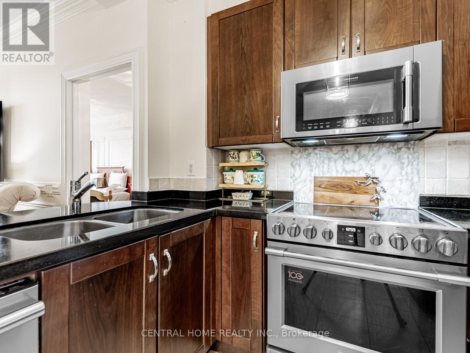 217 - 11121 Yonge Street, Richmond Hill (Devonsleigh), Ontario  L4C 0S7 - Photo 6 - N12215883