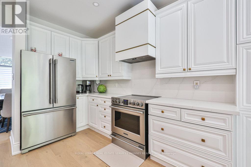712 Foxcroft Boulevard, Newmarket (Stonehaven-Wyndham), Ontario  L3X 1N2 - Photo 14 - N12222681