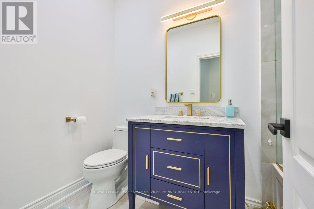 712 Foxcroft Boulevard, Newmarket (Stonehaven-Wyndham), Ontario  L3X 1N2 - Photo 20 - N12222681