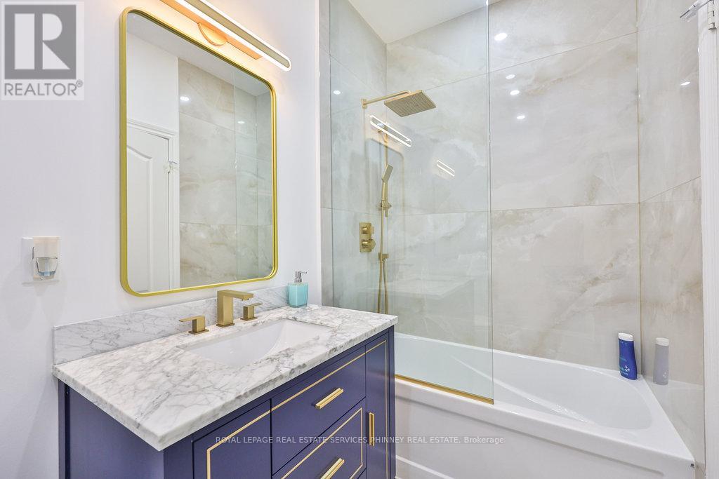 712 Foxcroft Boulevard, Newmarket (Stonehaven-Wyndham), Ontario  L3X 1N2 - Photo 21 - N12222681