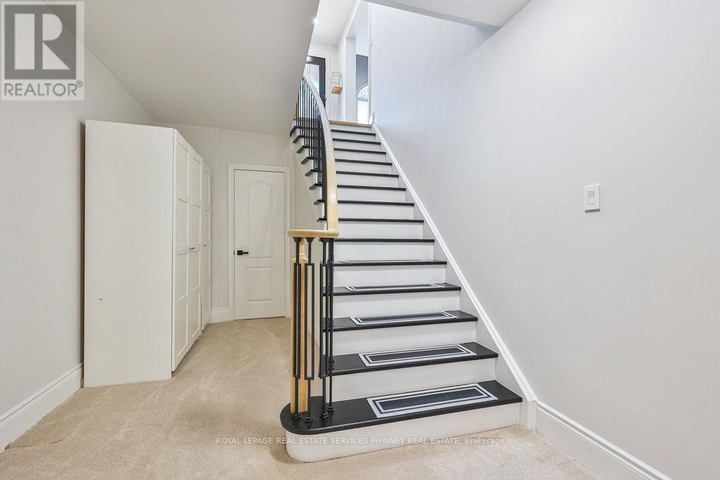 712 Foxcroft Boulevard, Newmarket (Stonehaven-Wyndham), Ontario  L3X 1N2 - Photo 23 - N12222681