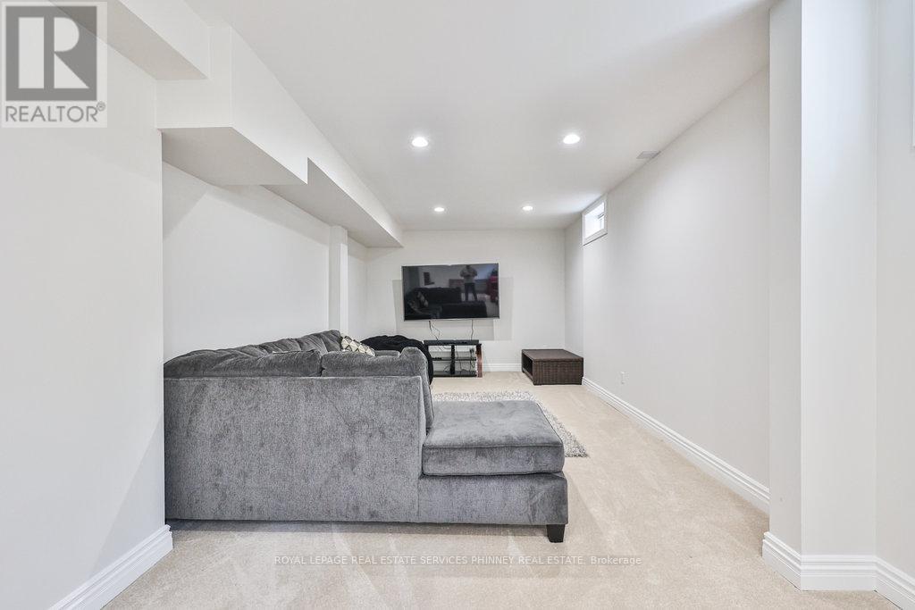 712 Foxcroft Boulevard, Newmarket (Stonehaven-Wyndham), Ontario  L3X 1N2 - Photo 26 - N12222681