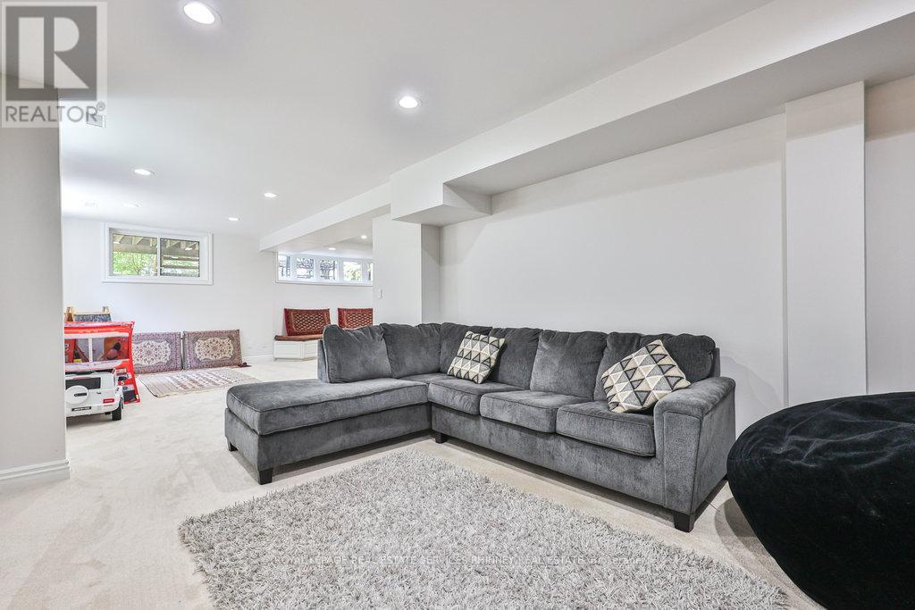 712 Foxcroft Boulevard, Newmarket (Stonehaven-Wyndham), Ontario  L3X 1N2 - Photo 27 - N12222681
